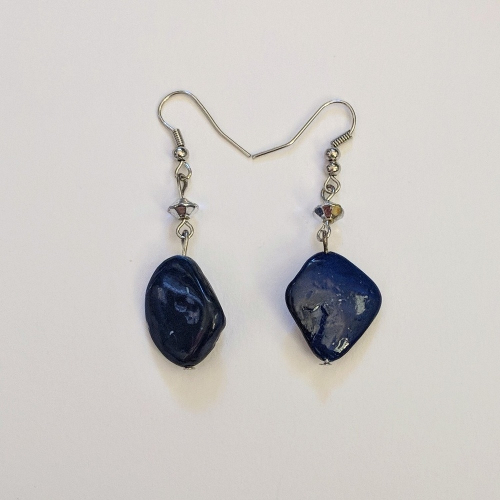 Chuns Dangle Earrings NWOT